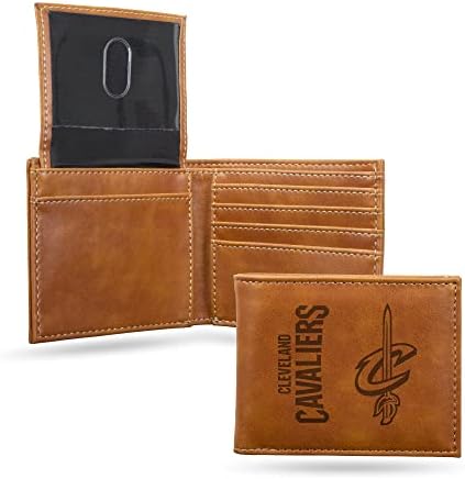 Чантата Rico Industries NBA Cleveland Cavaliers Премиум-клас от веганской кафява кожа с лазерно гравирани, за да се прибират банкнотите - най-Тънкият, но здрав дизайн - идеален за демо