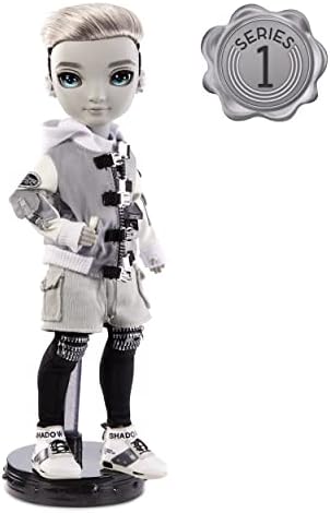 Дъгова висока сянка серия 1 Аш Силвърстоун - Модна кукла за момче в нюанси на сивото. 2 Сребърни дизайнерски Облекло, които