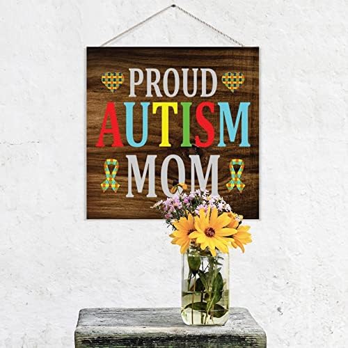 Гордата Майка с Аутизъм Пъзел Лентата на Дървен Знак е Знак на Информираността За Аутизма Парче от Пъзела Подкрепа на Аутизъм