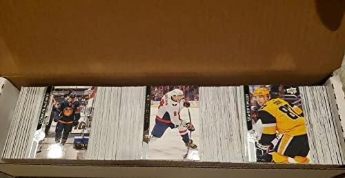 Хокей на редовна серия в НХЛ с горната палуба 2020 2021 Пълен набор от играчи-ветерани Mint Basic от 600 карти, включително Сидни Кросби,